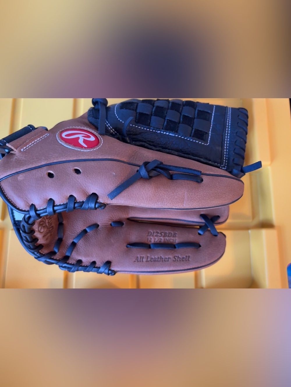 Rawlings Men's Brown and Black Leather Baseball Glove